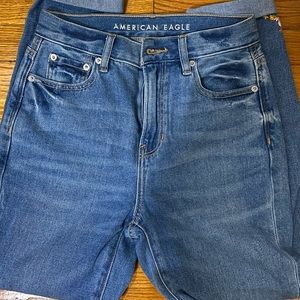 Never worn American Eagle Mom Jeans (w embroidery)